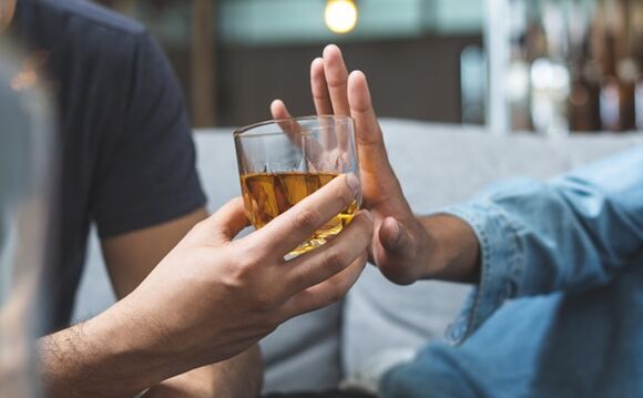 Hören Sie auf, selbst Alkohol zu trinken